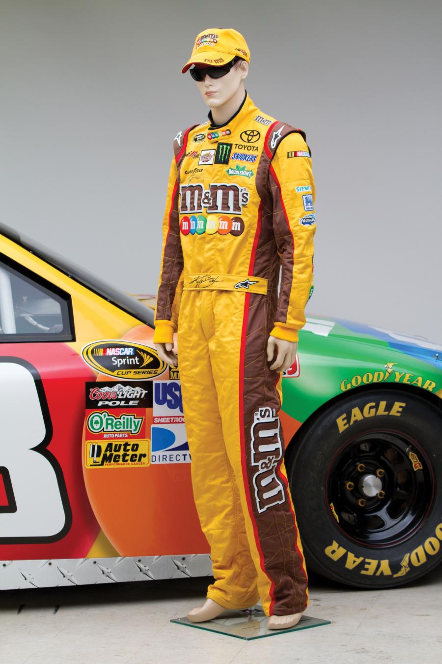  Toyota Camry Kyle Busch #18 NASCAR Race Car 2011 года  (фото 17 из 26)